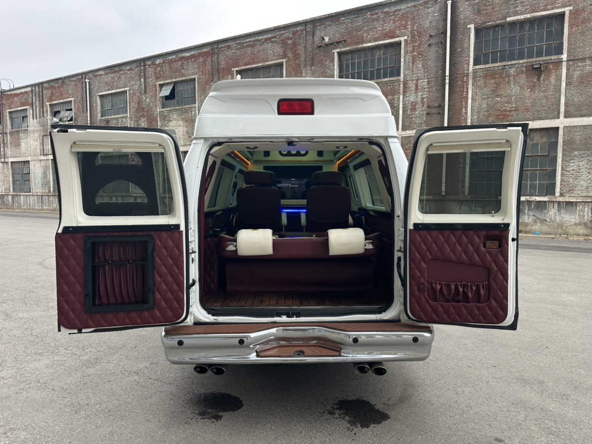 Ford E350 2017 #20 Ford E350 2017 car image #20