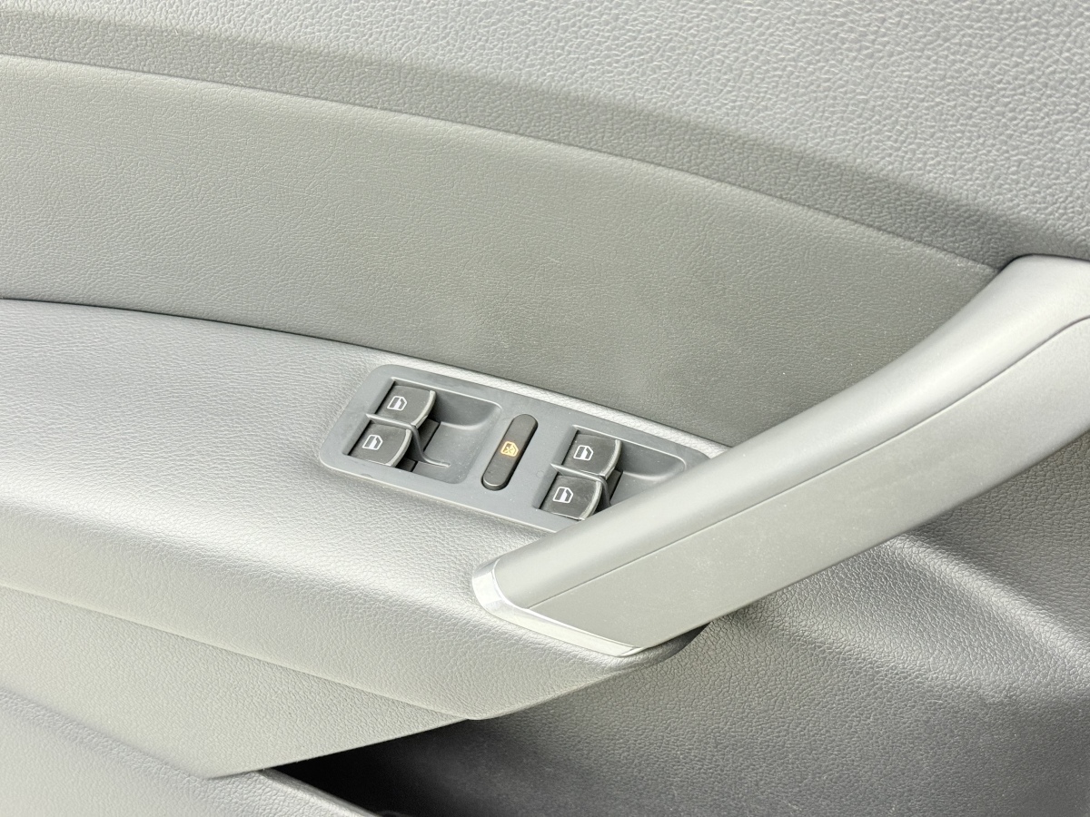 Volkswagen Passat 2012 car image #20