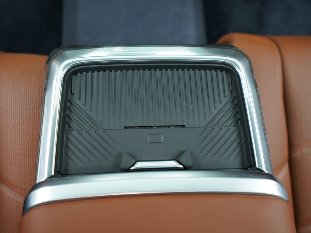 BMW i7 2023 imagen de coche #20