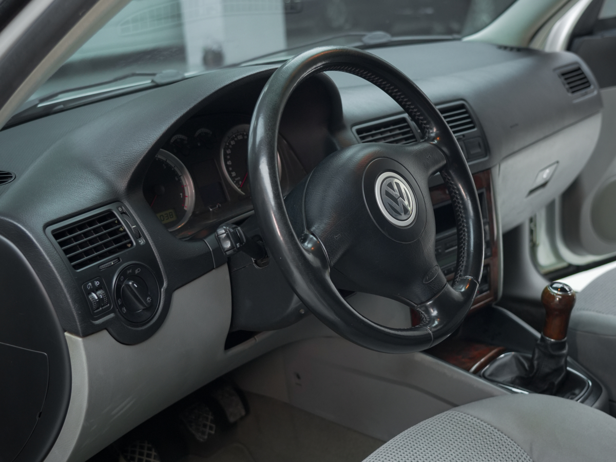 Volkswagen 2004 car image #20