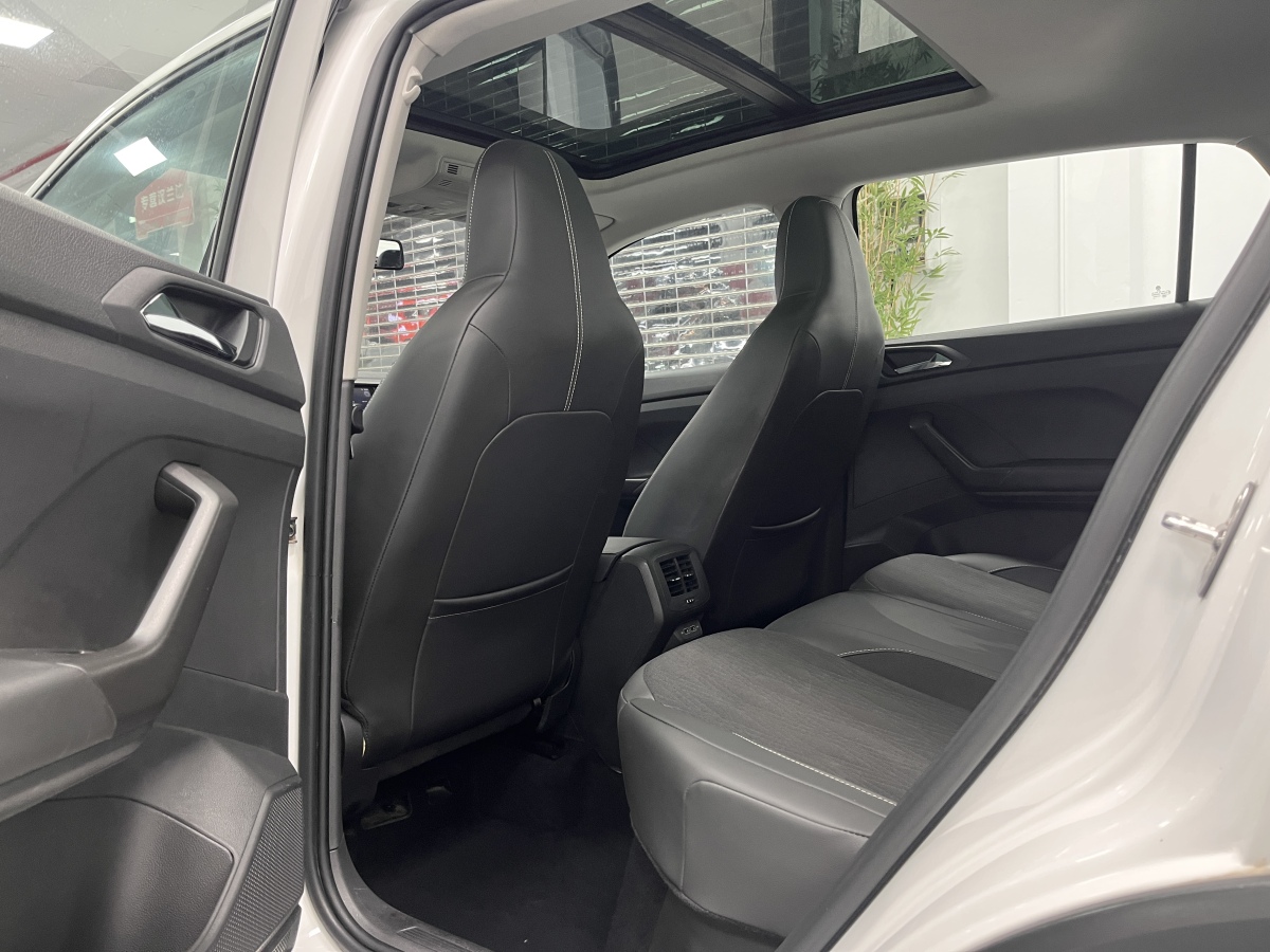 Volkswagen T-Cross 2019 car image #20