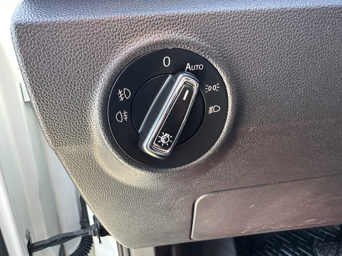 Volkswagen T-Roc 2021 car image #20