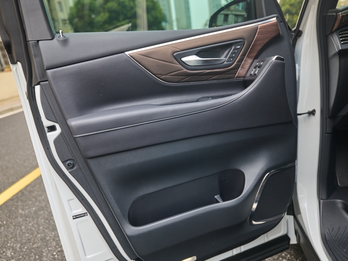 Toyota Alphard 2024 car image #20