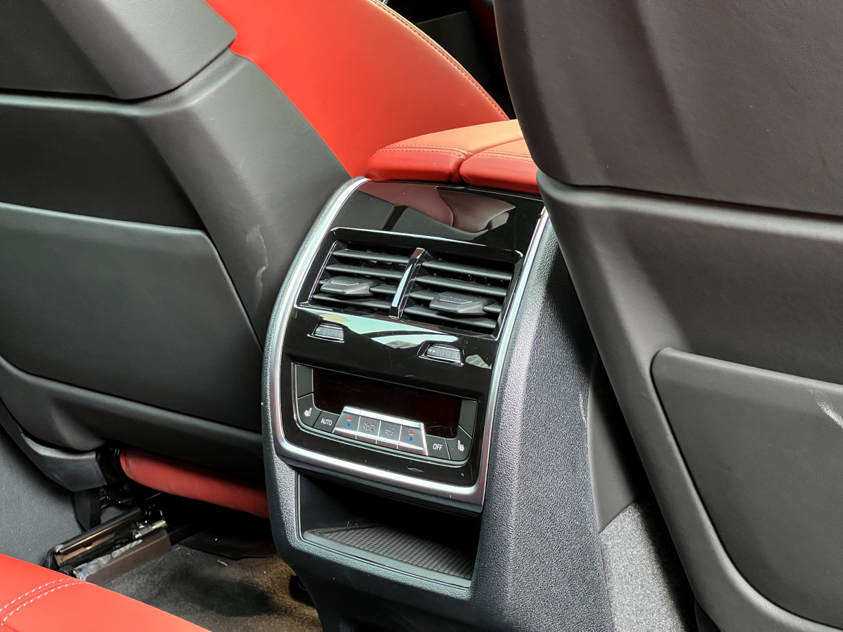 BMW X6 M 2023 car image #20