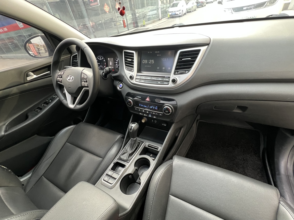 Hyundai Tucson 2017 immagine di auto #20