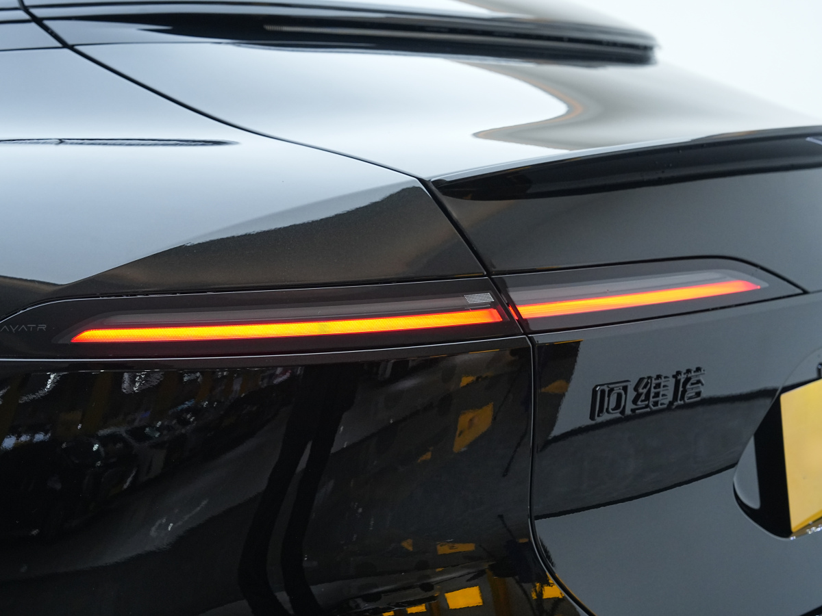 Avatr 06 2025 car image #20