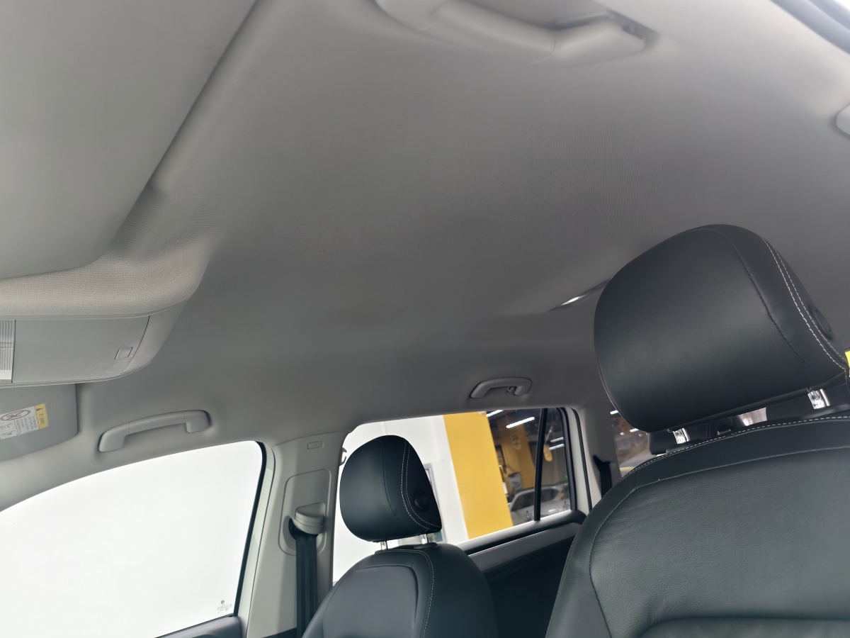 Volkswagen Tiguan L 2018 immagine di auto #20