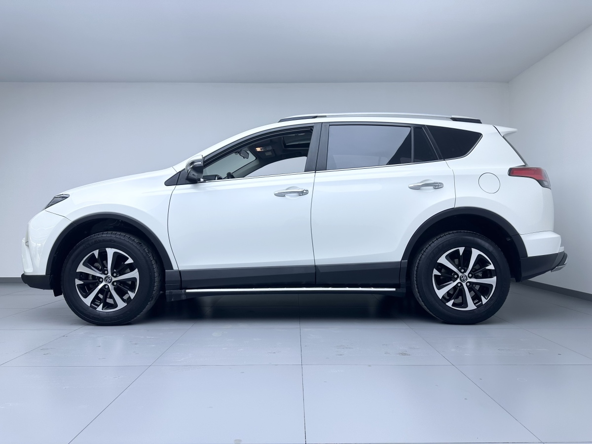 Toyota RAV4 2018 car image #20