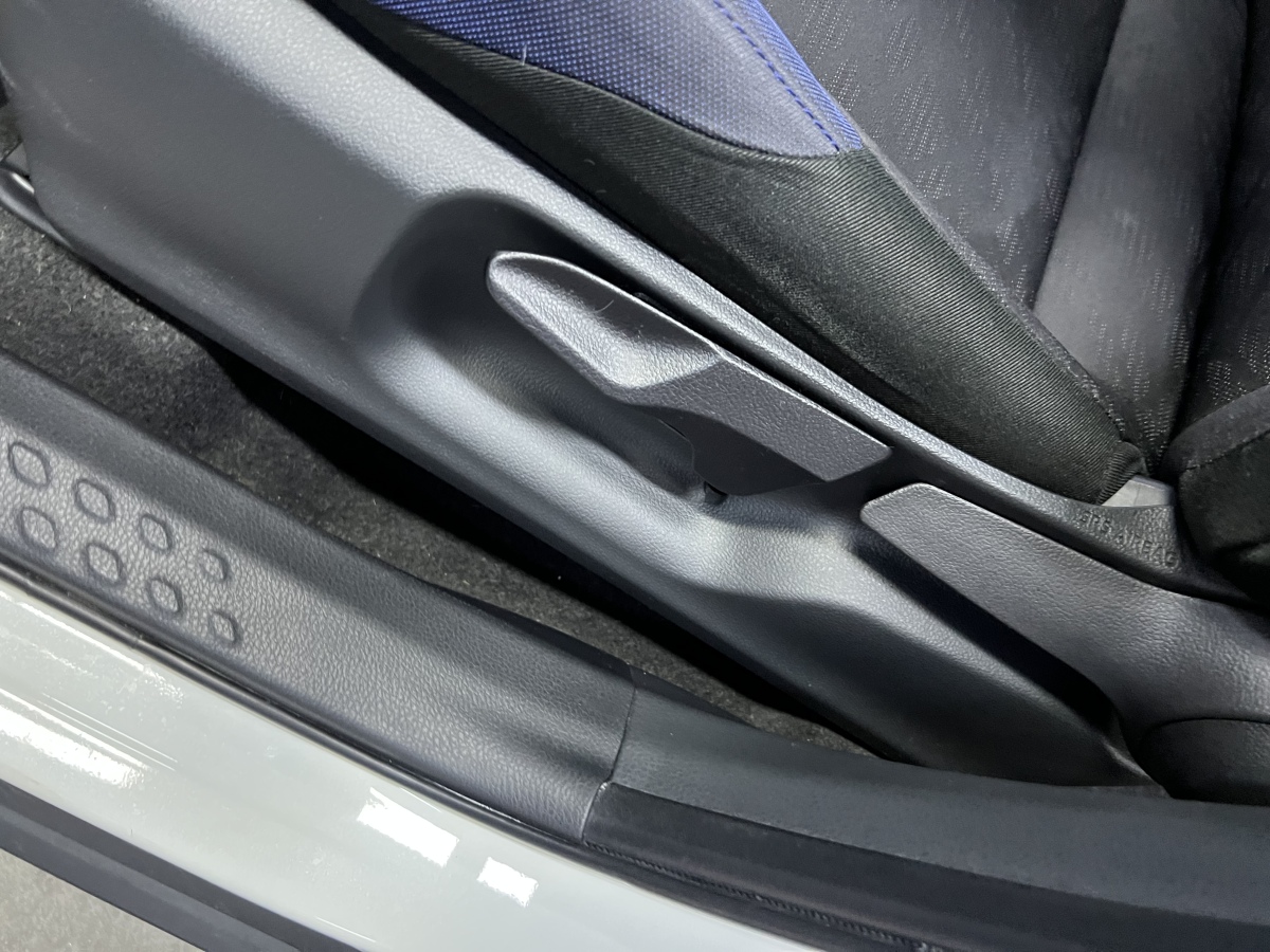 Toyota C-HR EV 2021 immagine di auto #20