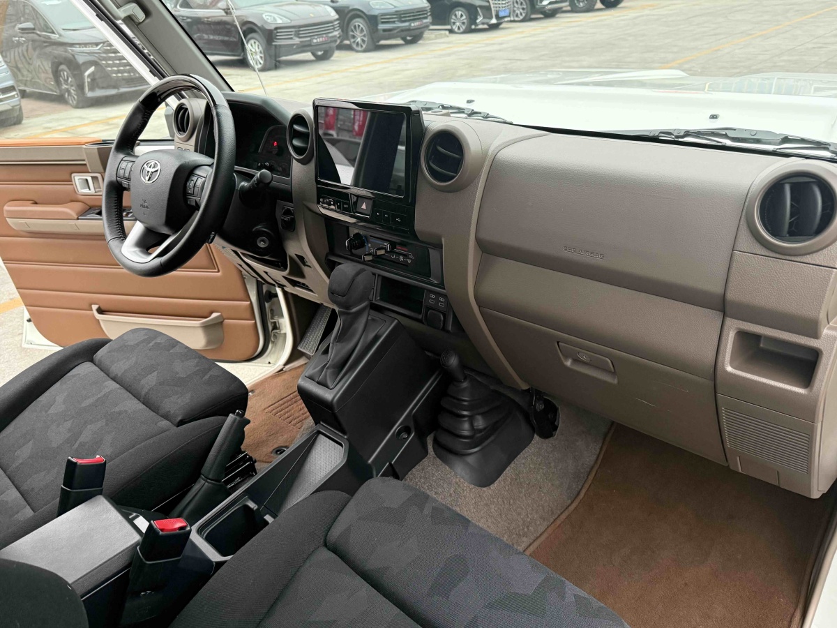 Toyota FJ Cruiser 2025 car image #20