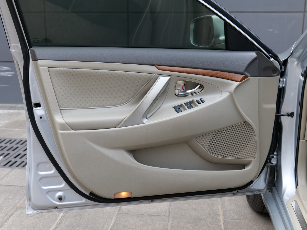 Toyota 2011 #20 Toyota 2011 car image #20