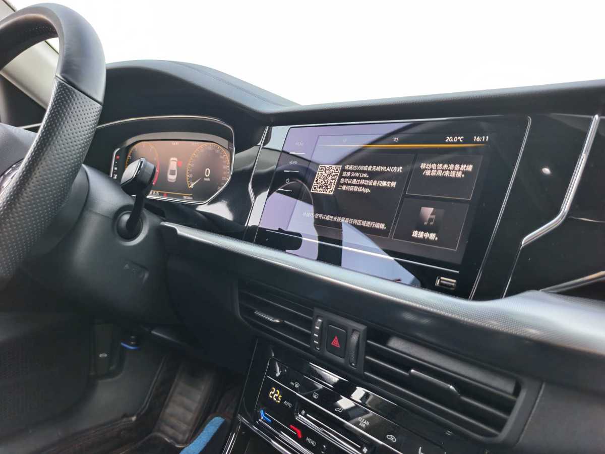 Volkswagen Passat 2023 car image #20