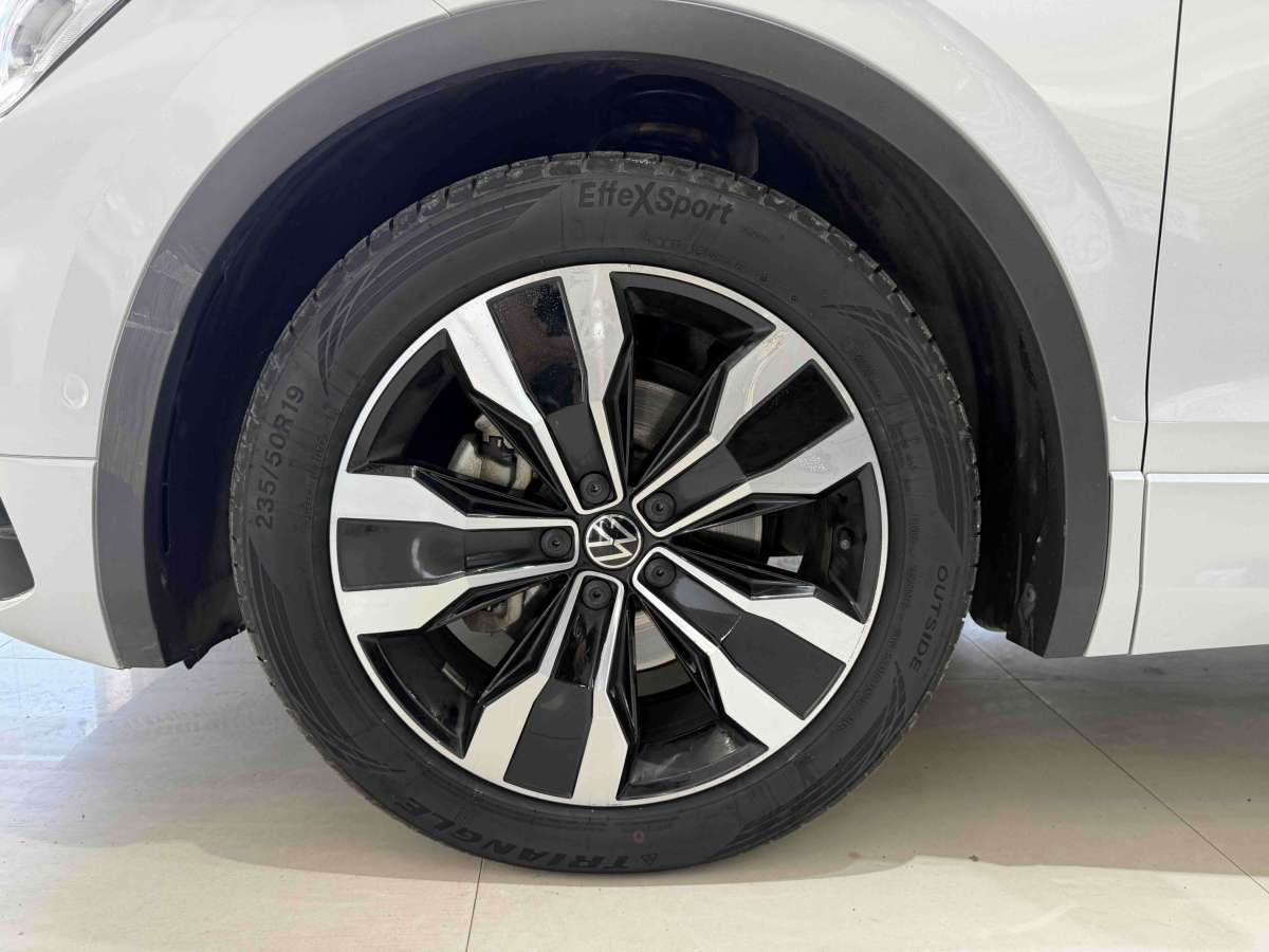 Volkswagen Tiguan L 2022 car image #20