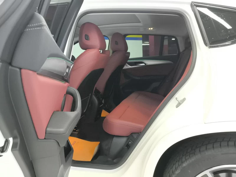 BMW X4 M40i 2024 car image #20