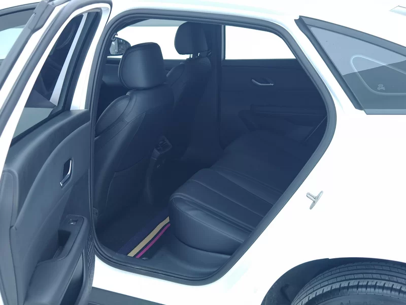 BYD e7 2025 car image #20