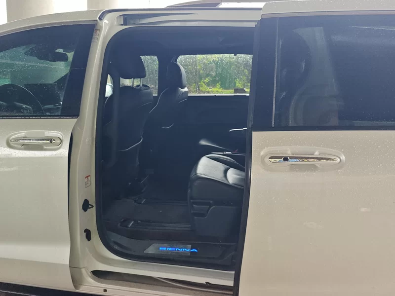 Toyota Sienna 2023 image de voiture #20