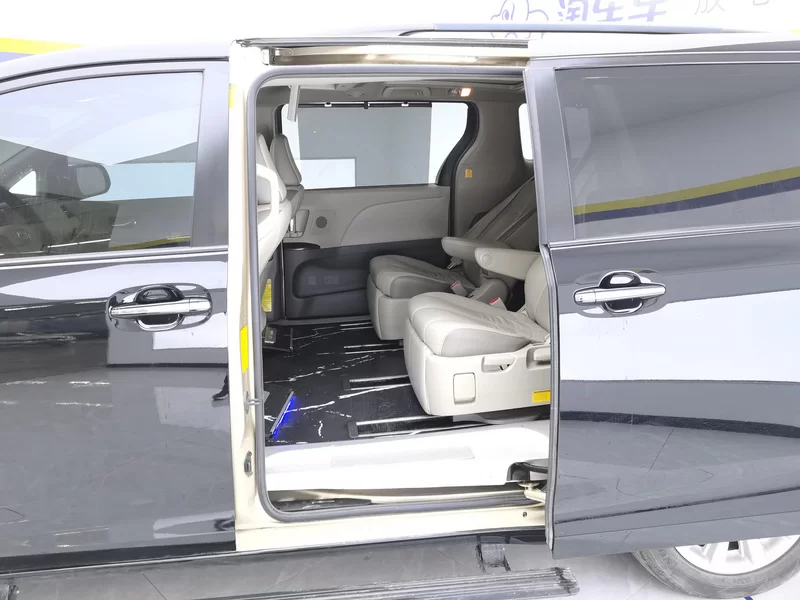 Toyota SIENNA 2013 car image #20