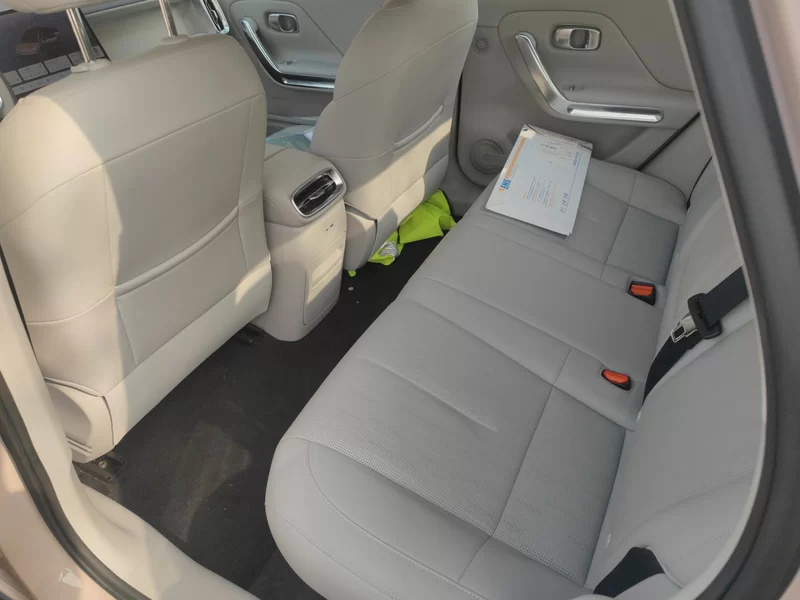 零跑汽车 零跑B01 2025 汽车图片 #20