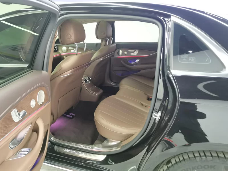 Mercedes-Benz E Class 2022 car image #20