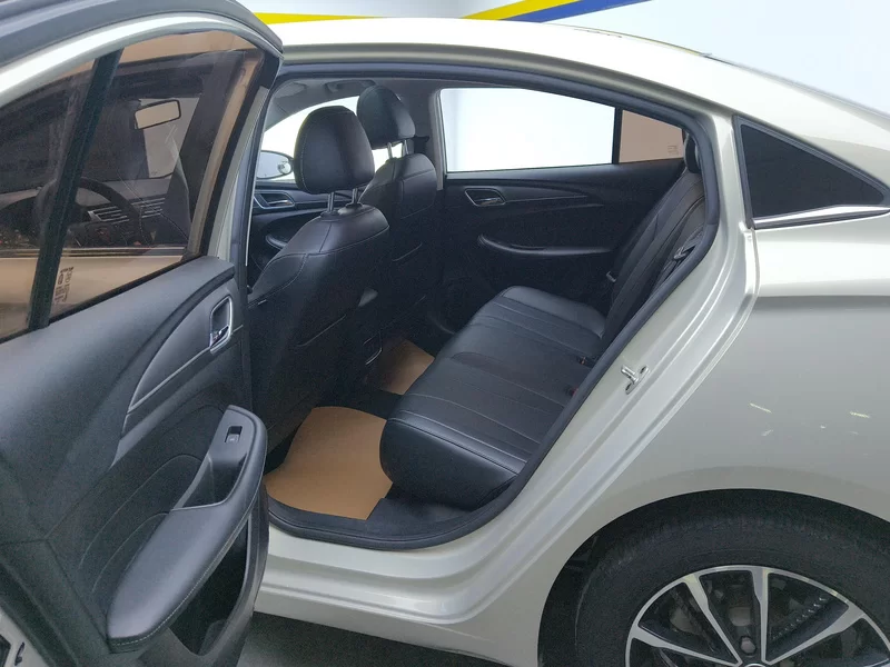 Roewe i5 2020 immagine di auto #20