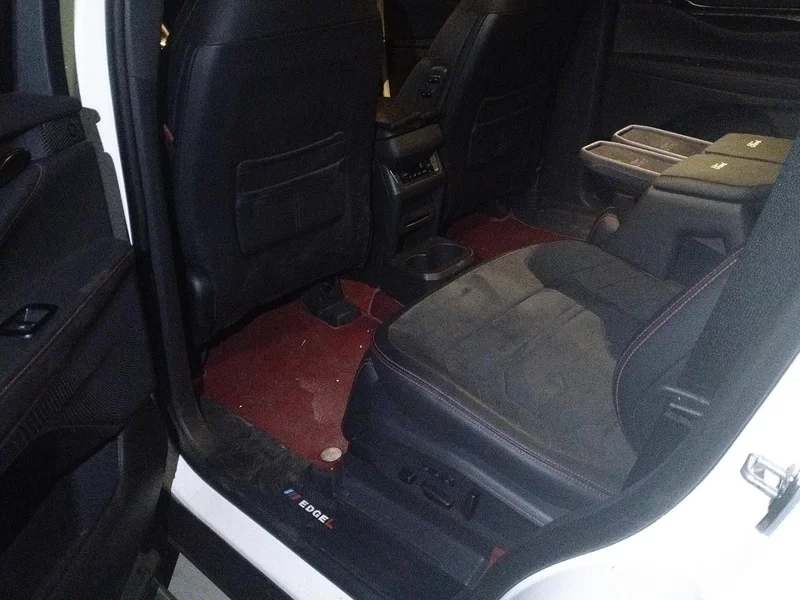 Ford Edge 2023 صورة سيارة #20