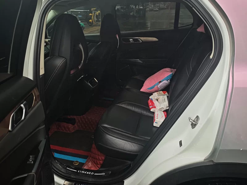 Lynk & Co 01 2018 #20 Lynk & Co 01 2018 car image #20