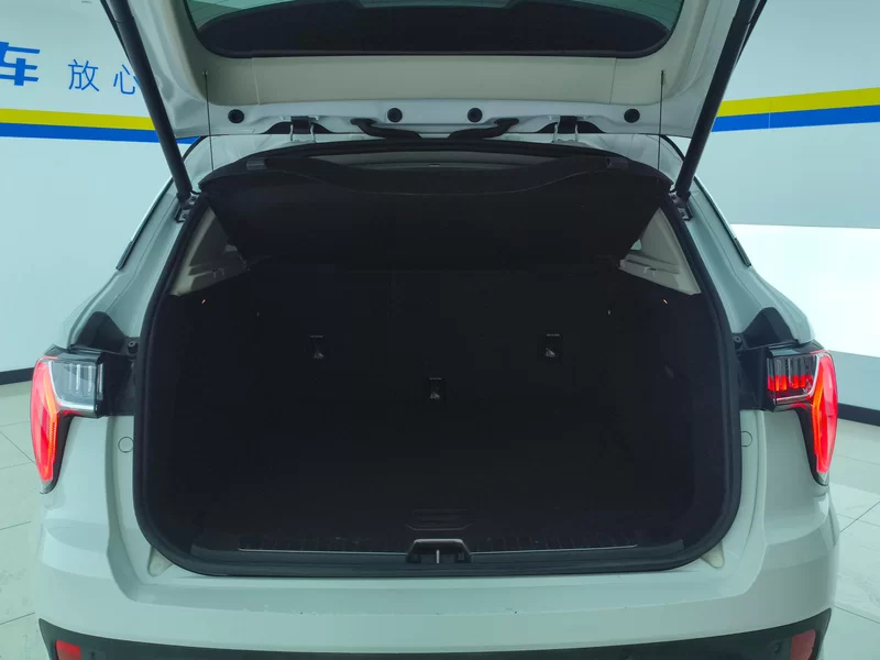 Lynk & Co 01 2018 #20 Lynk & Co 01 2018 car image #20