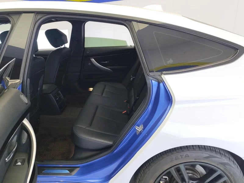 BMW 3 Series GT 2018 immagine di auto #20