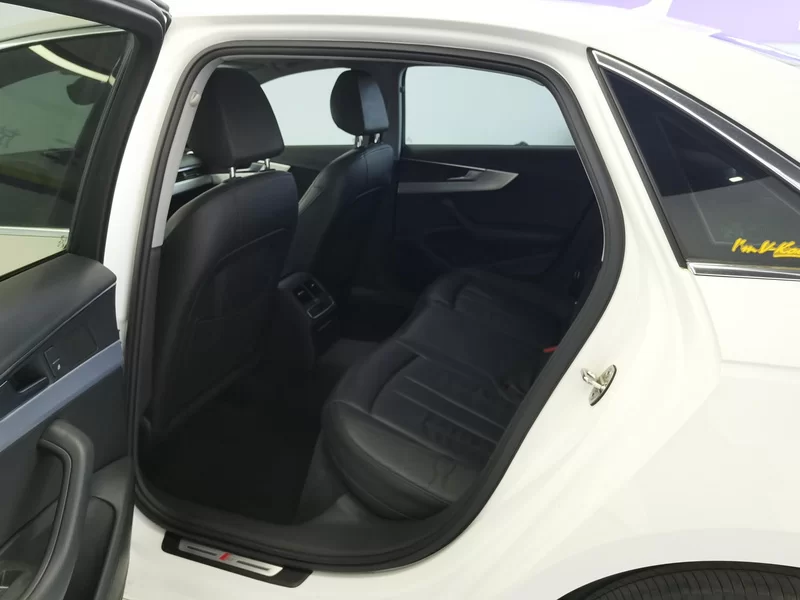 Audi A4L 2018 car image #20
