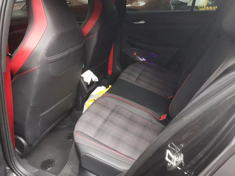 Volkswagen GolfGTI 2023 immagine di auto #20