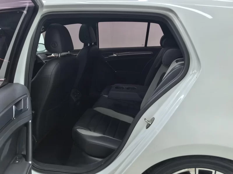 Volkswagen Golf 2020 car image #20