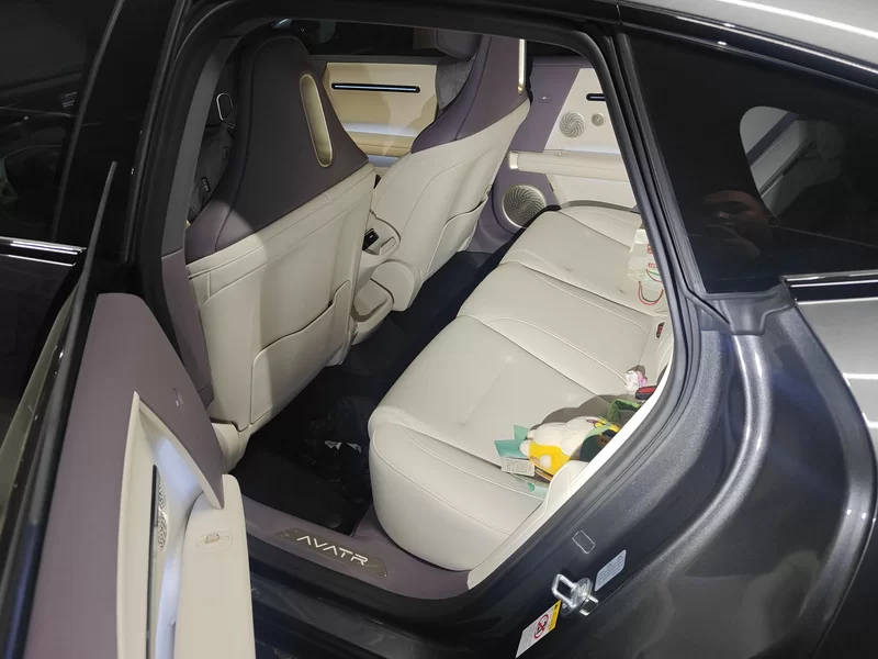 Avatr 06 2025 car image #20