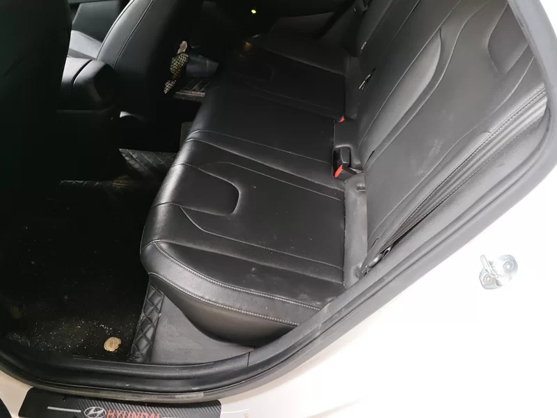 Hyundai Elantra 2021 immagine di auto #20