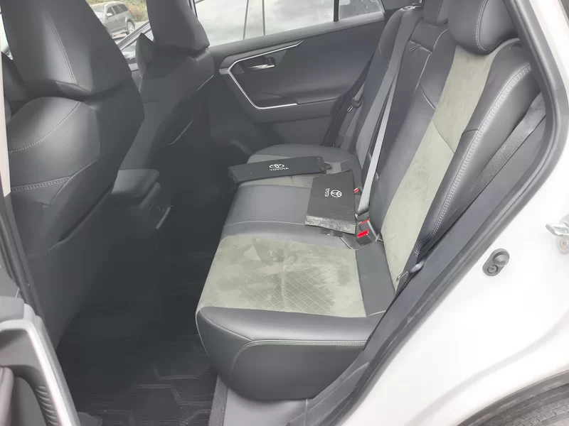 Toyota RAV4 2023 immagine di auto #20