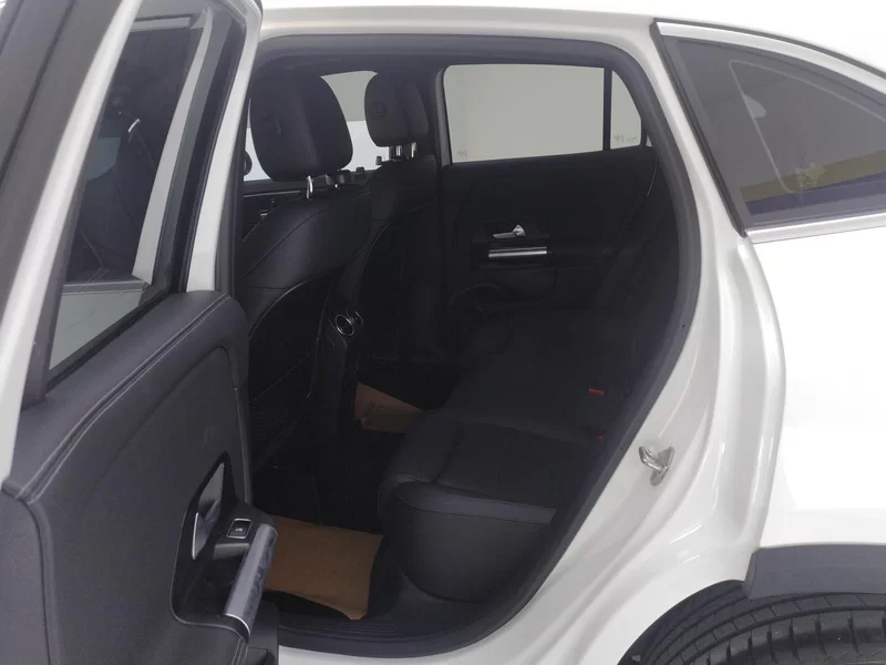 Mercedes-Benz GLA Class 2023 car image #20