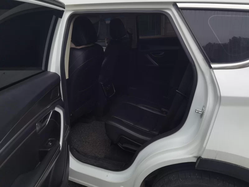 X70 2023 car image #20