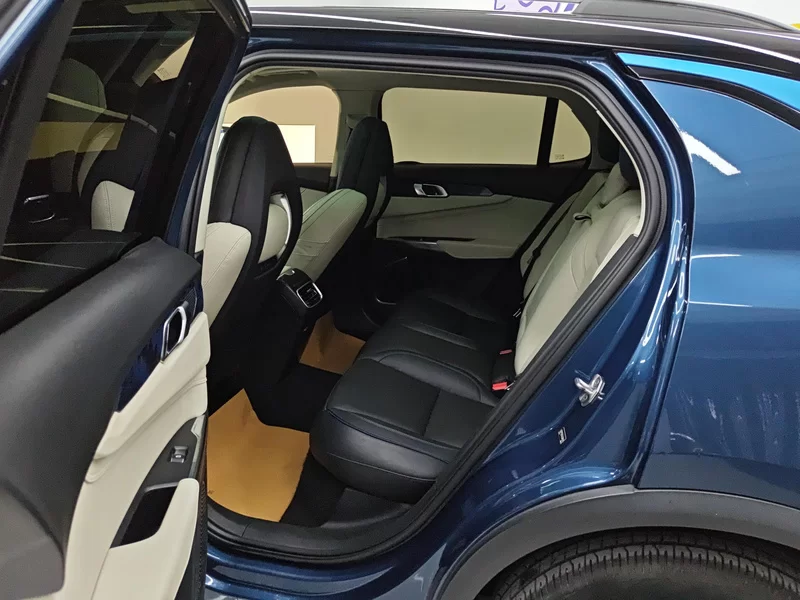 Lynk & Co 01 2018 #20 Lynk & Co 01 2018 car image #20