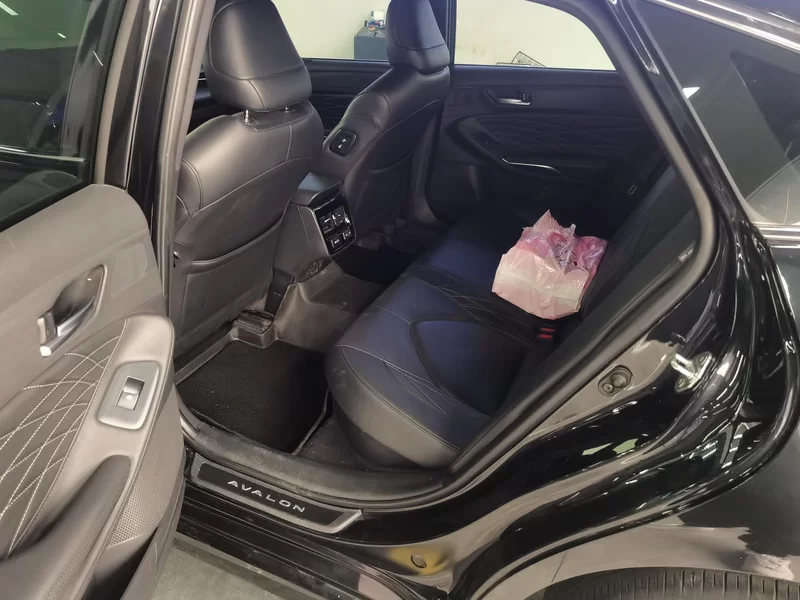 Toyota Avalon 2023 car image #20