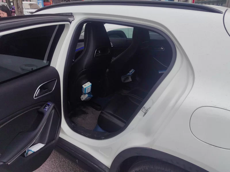 Mercedes-Benz GLA Class 2018 car image #20