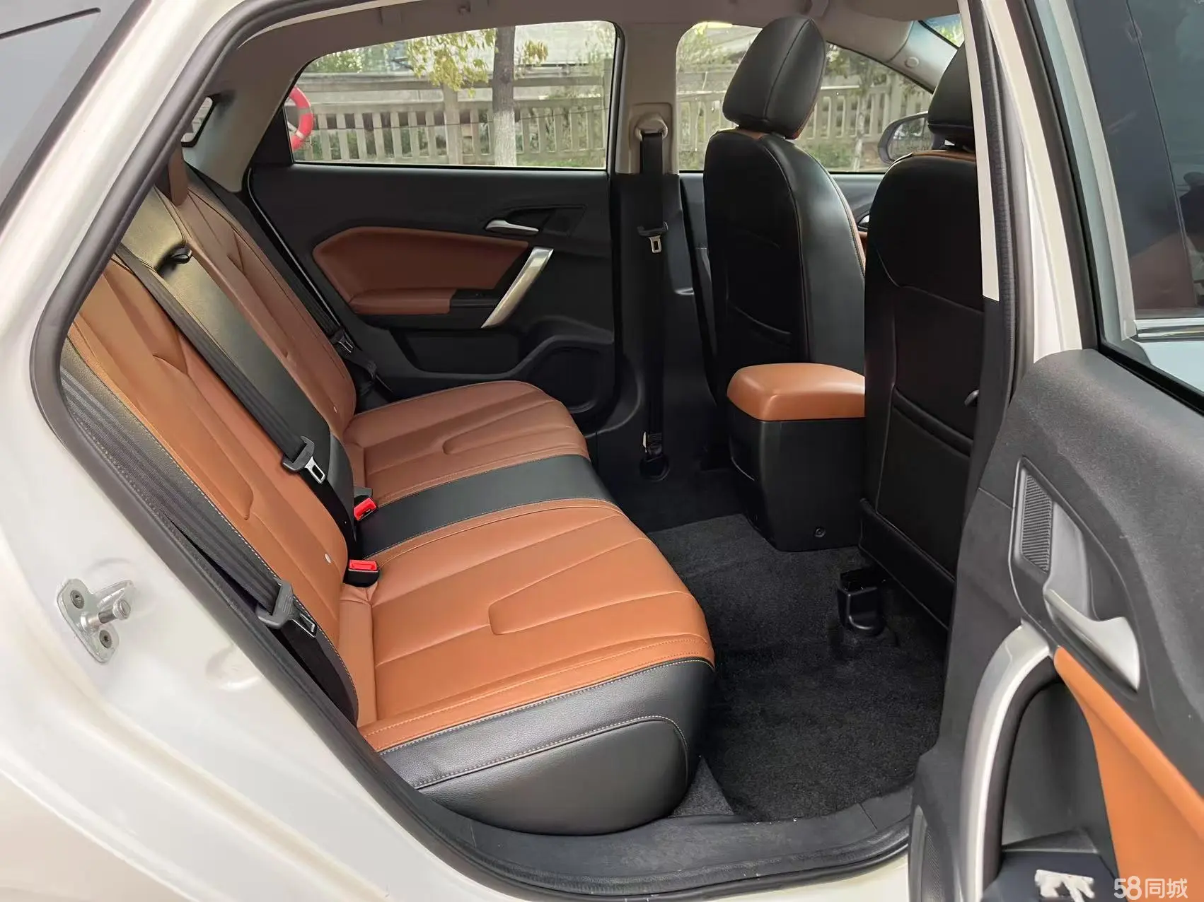 MG GT 2016 car image #20