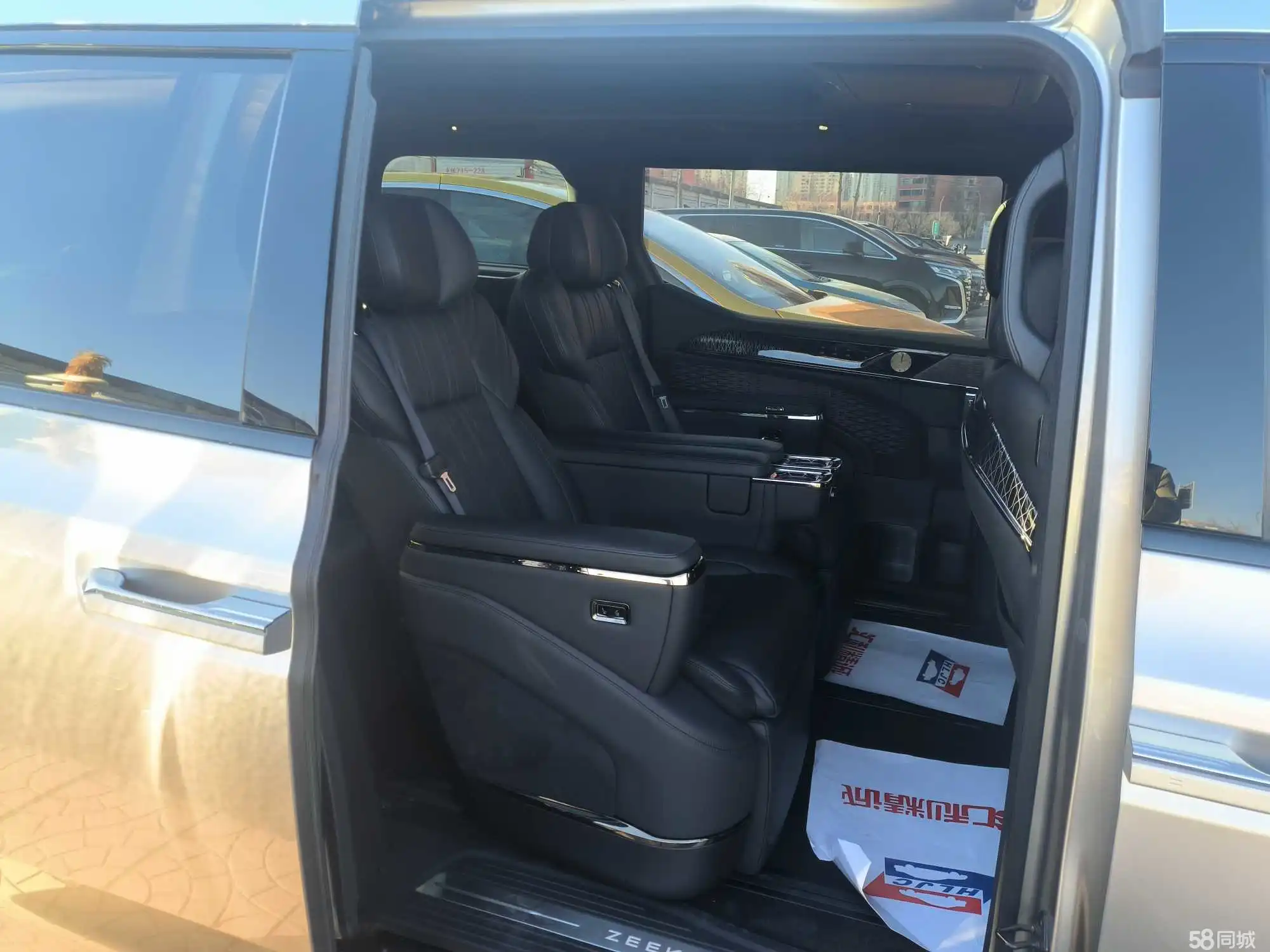 极氪 极氪009 2023 汽车图片 #20