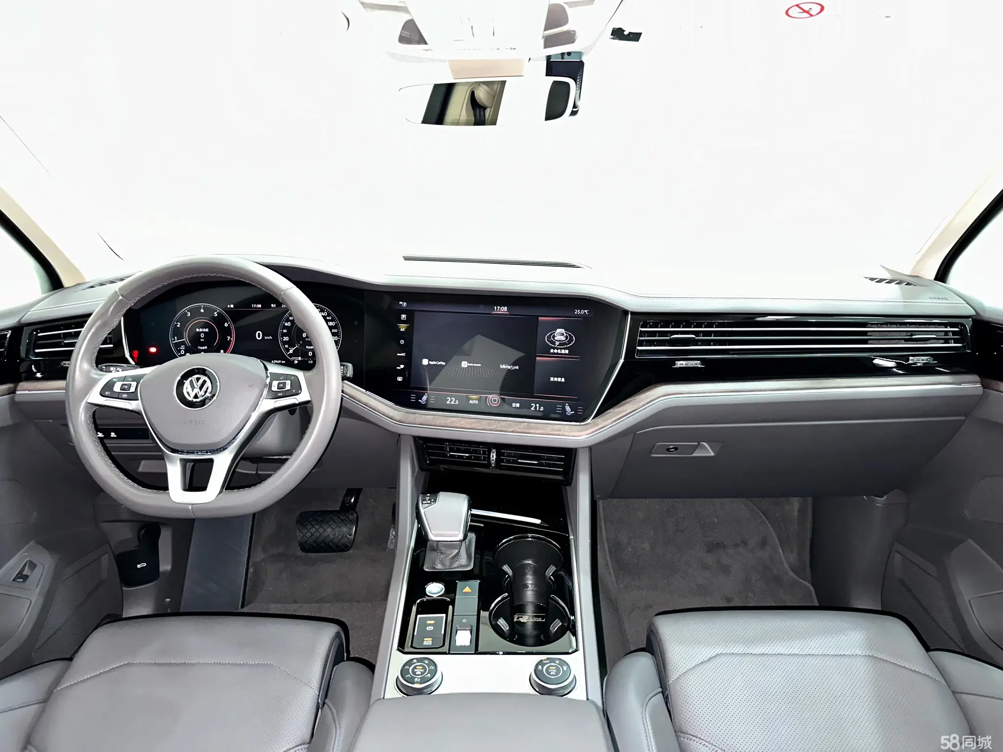 Volkswagen Touareg 2020 car image #20