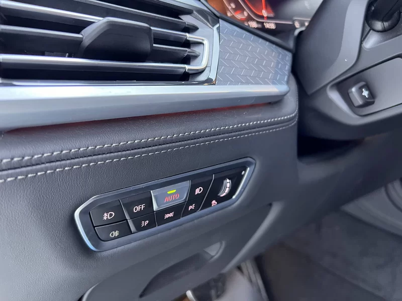 BMW X7 M60i 2022 #20 BMW X7 M60i 2022 car image #20