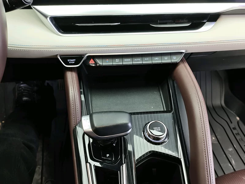 GEELY Monjaro MHEV 2022 car image #20