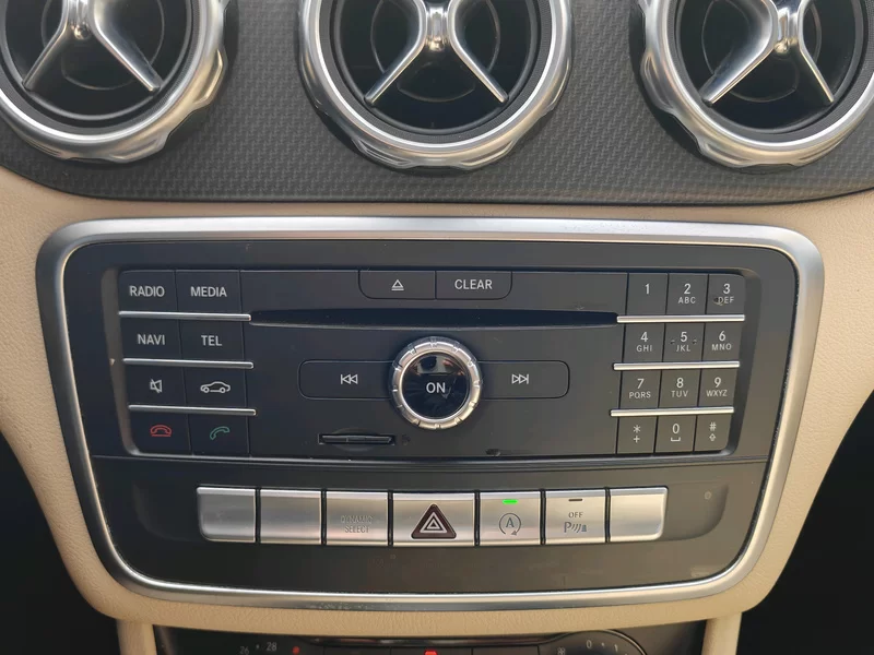 Mercedes-Benz GLA Class 2017 car image #20