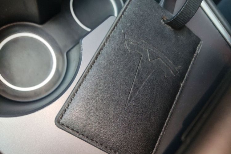Tesla Model Y 2022 car image #9