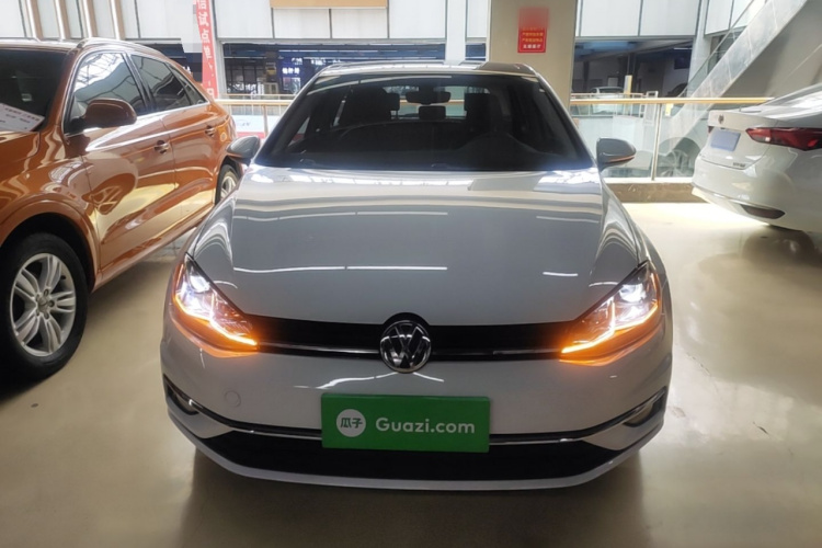 Volkswagen Golf 2019 car image #3
