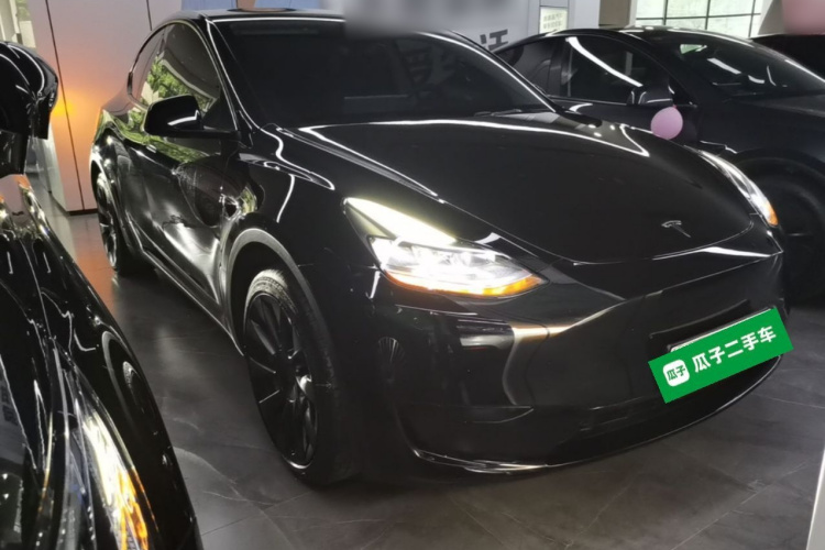 Tesla Model Y 2024 #4 Tesla Model Y 2024 صورة سيارة #4