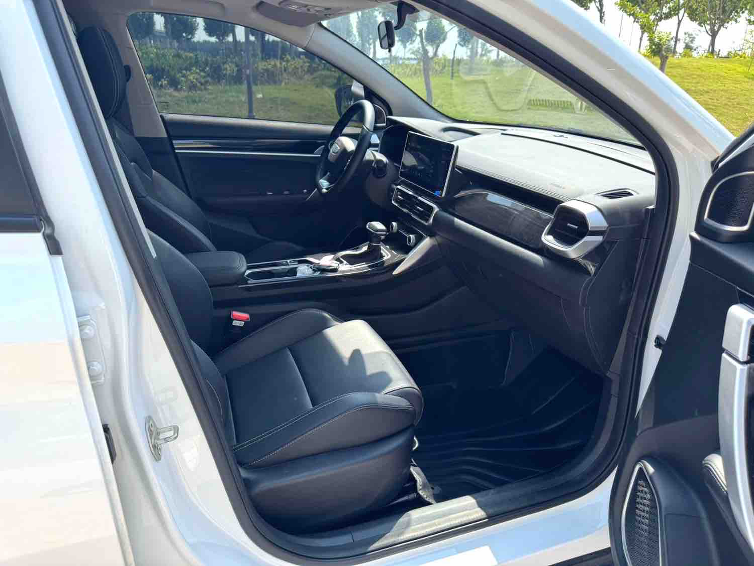 GEELY Coolray 2025 #14 GEELY Coolray 2025 car image #14