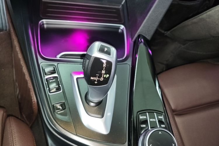 BMW 3 Series 2018 #14 BMW 3 Series 2018 car image #14